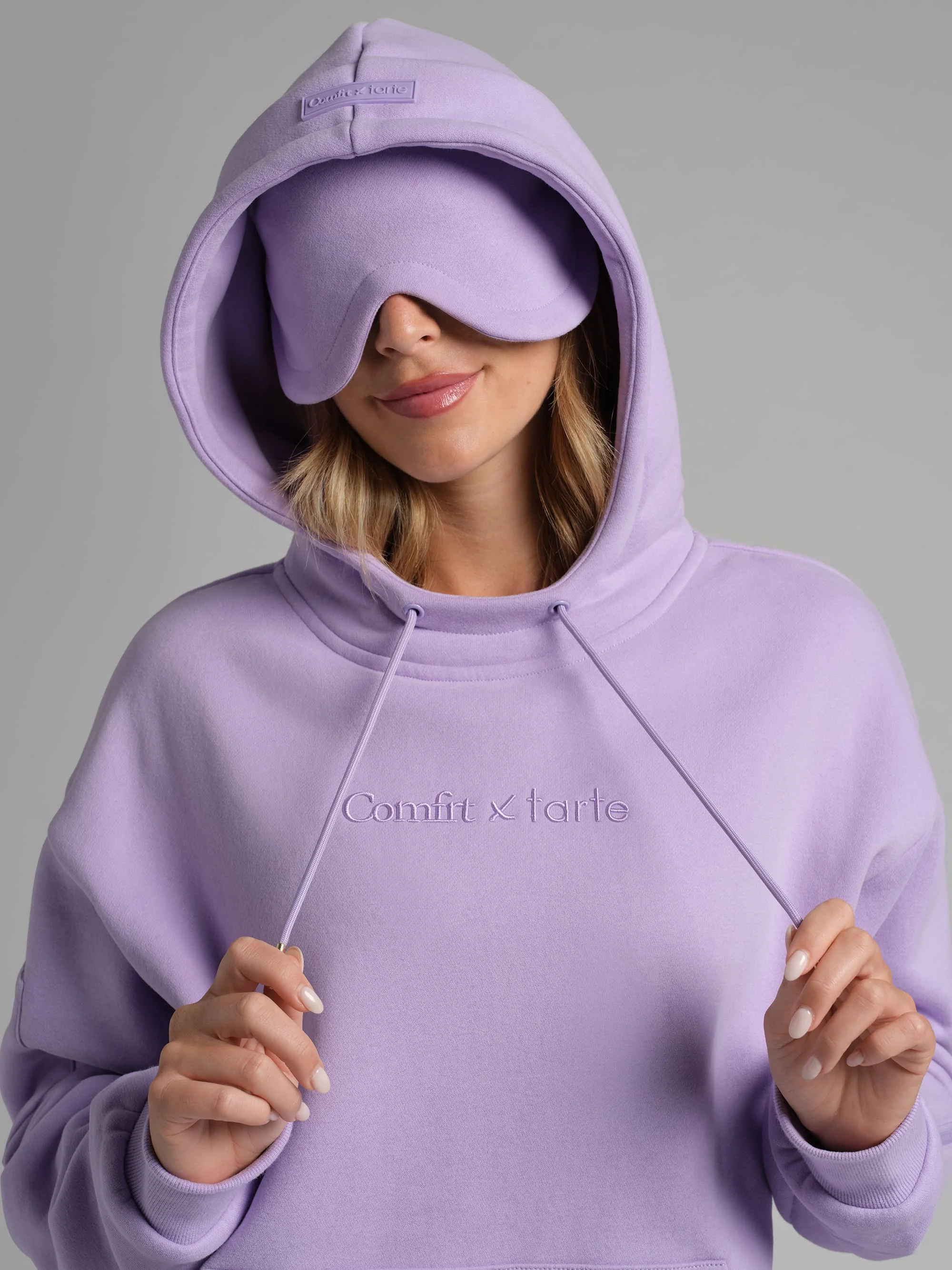 tarte x Comfrt airplane mode travel hoodie - Image 11